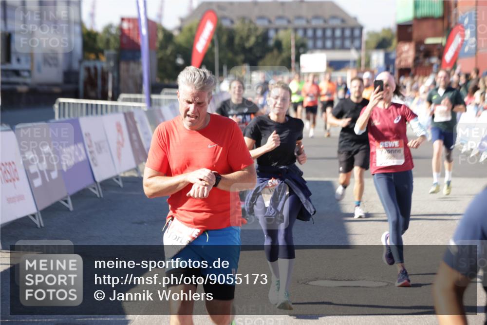 03.10.2025 - Köhlbrandbrückenlauf Jannik Wohlers http://msf.ph/oto/9055173 03.10.2025 13:10:14 Ziel 4147, 4196, 4343, 4364, 4573, 4683, 4730, 4822, 5029, 5977, 6111, 6428, 6432, 6587, 6813 meine-sportfotos.de