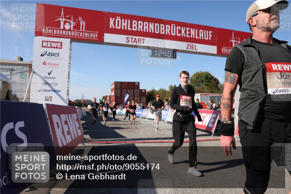 03.10.2025 - Köhlbrandbrückenlauf Lena Gebhardt http://msf.ph/oto/9055174 03.10.2025 13:24:01 Ziel 4647, 5106, 5361, 5387, 5389, 5419, 5431, 5709, 5742, 6442, 6443, 6557 meine-sportfotos.de