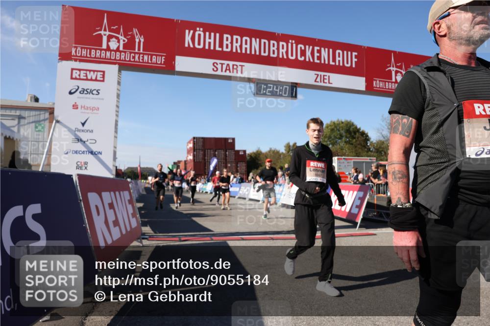 03.10.2025 - Köhlbrandbrückenlauf Lena Gebhardt http://msf.ph/oto/9055184 03.10.2025 13:24:01 Ziel 4647, 5106, 5361, 5387, 5389, 5419, 5431, 5709, 5742, 6442, 6443, 6557 meine-sportfotos.de