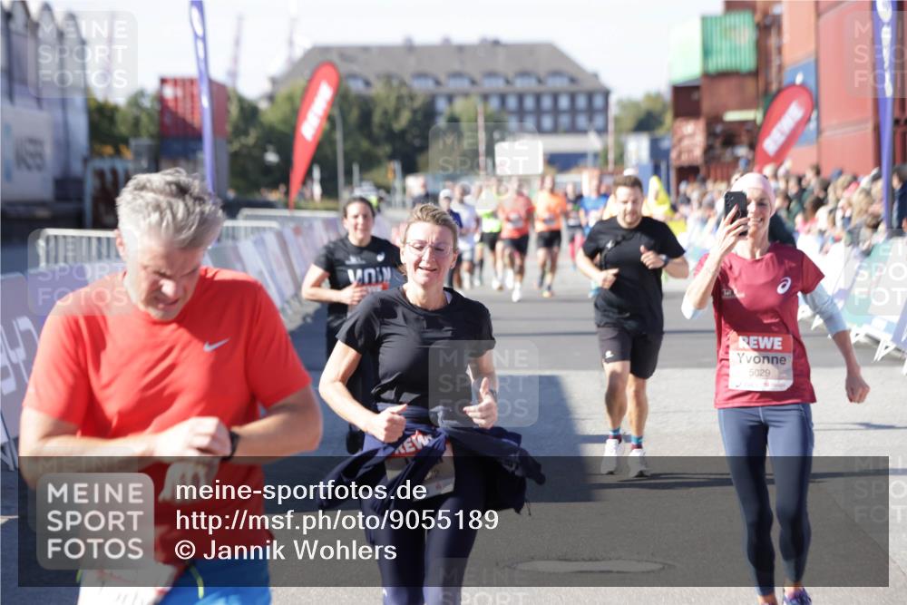 03.10.2025 - Köhlbrandbrückenlauf Jannik Wohlers http://msf.ph/oto/9055189 03.10.2025 13:10:15 Ziel 4147, 4196, 4343, 4364, 4573, 4683, 4730, 4822, 5029, 5977, 6111, 6428, 6432, 6587, 6813 meine-sportfotos.de
