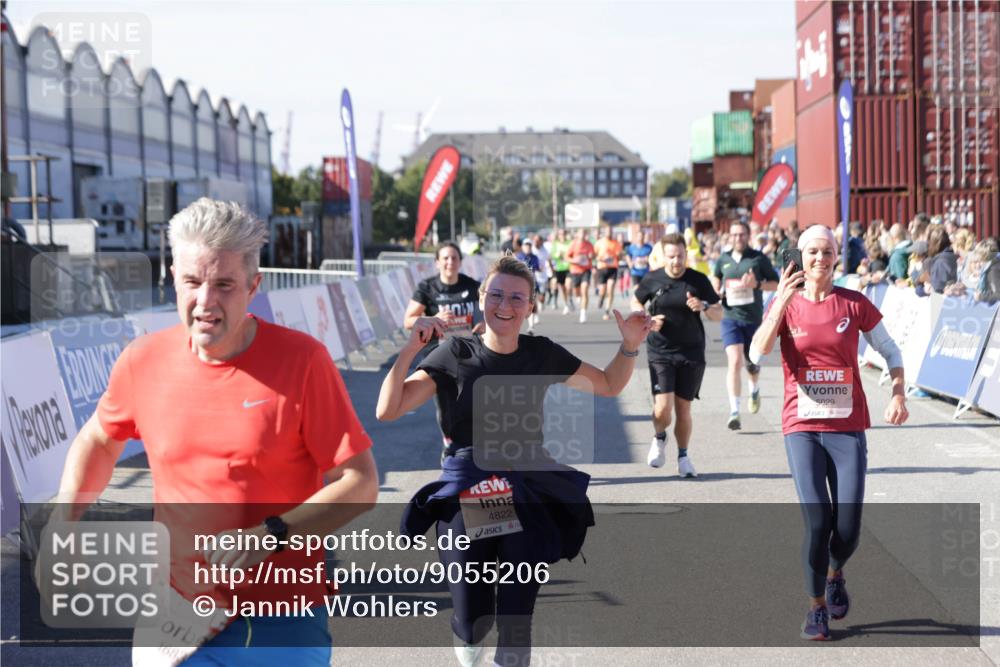 03.10.2025 - Köhlbrandbrückenlauf Jannik Wohlers http://msf.ph/oto/9055206 03.10.2025 13:10:16 Ziel 4147, 4196, 4343, 4364, 4573, 4683, 4730, 4822, 5029, 5977, 6111, 6587, 6813 meine-sportfotos.de