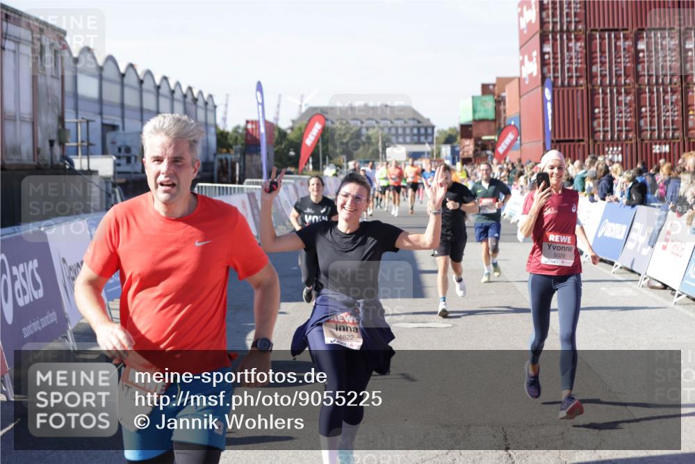 03.10.2025 - Köhlbrandbrückenlauf Jannik Wohlers http://msf.ph/oto/9055225 03.10.2025 13:10:16 Ziel 4147, 4196, 4343, 4364, 4573, 4683, 4730, 4822, 5029, 5977, 6111, 6587, 6813 meine-sportfotos.de