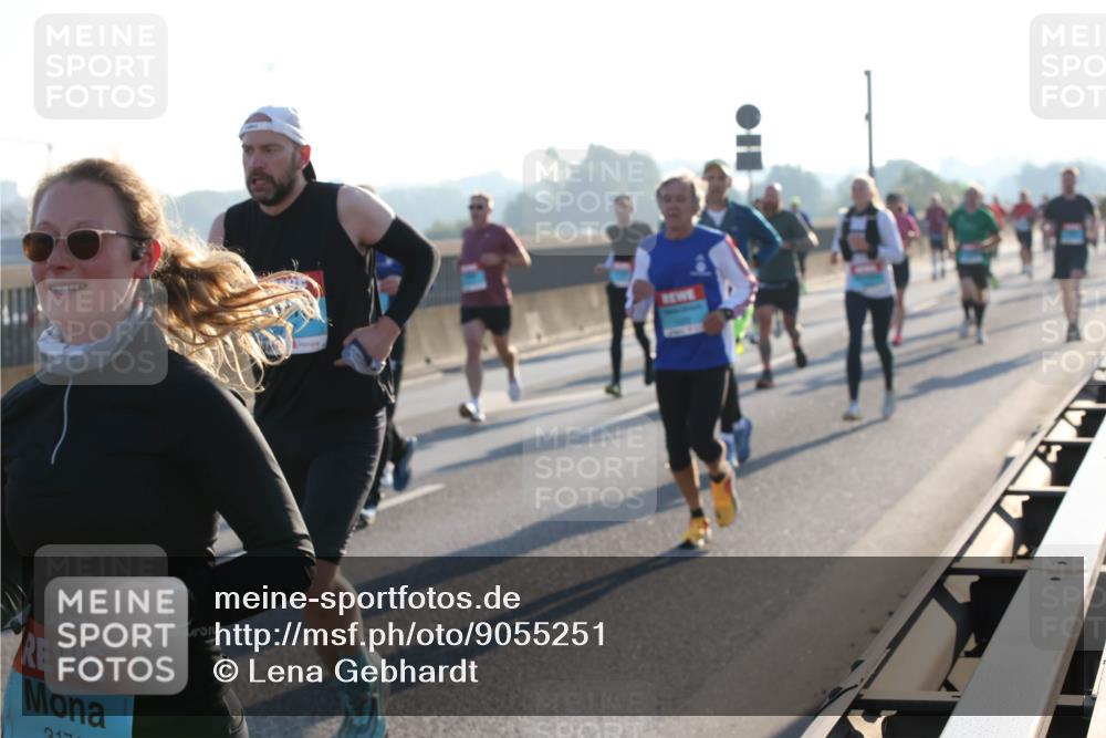 03.10.2025 - Köhlbrandbrückenlauf Lena Gebhardt http://msf.ph/oto/9055251 03.10.2025 09:16:52 Position 1 211, 4 meine-sportfotos.de