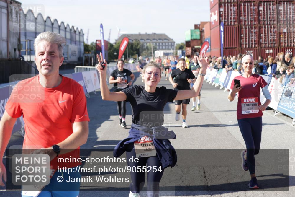 03.10.2025 - Köhlbrandbrückenlauf Jannik Wohlers http://msf.ph/oto/9055254 03.10.2025 13:10:16 Ziel 4147, 4196, 4343, 4364, 4573, 4683, 4730, 4822, 5029, 5977, 6111, 6587, 6813 meine-sportfotos.de