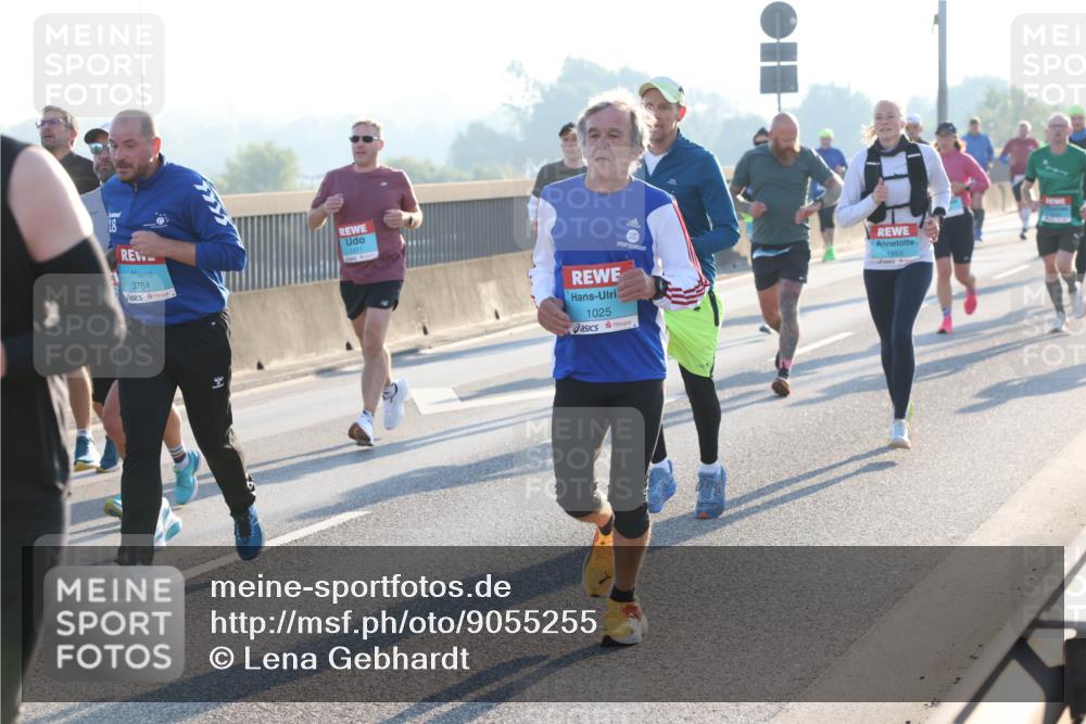 03.10.2025 - Köhlbrandbrückenlauf Lena Gebhardt http://msf.ph/oto/9055255 03.10.2025 09:16:52 Position 1 18, 3764, 1025, 1553 meine-sportfotos.de