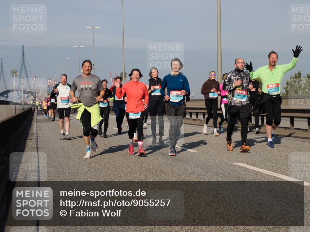 03.10.2025 - Köhlbrandbrückenlauf Fabian Wolf http://msf.ph/oto/9055257 03.10.2025 10:03:00 Position 3 3215, 2916, 1669, 2917 meine-sportfotos.de