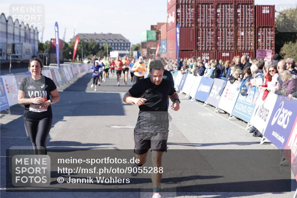 03.10.2025 - Köhlbrandbrückenlauf Jannik Wohlers http://msf.ph/oto/9055288 03.10.2025 13:10:18 Ziel 4147, 4343, 4364, 4479, 4573, 4683, 4730, 4822, 5029, 6587, 6813 meine-sportfotos.de