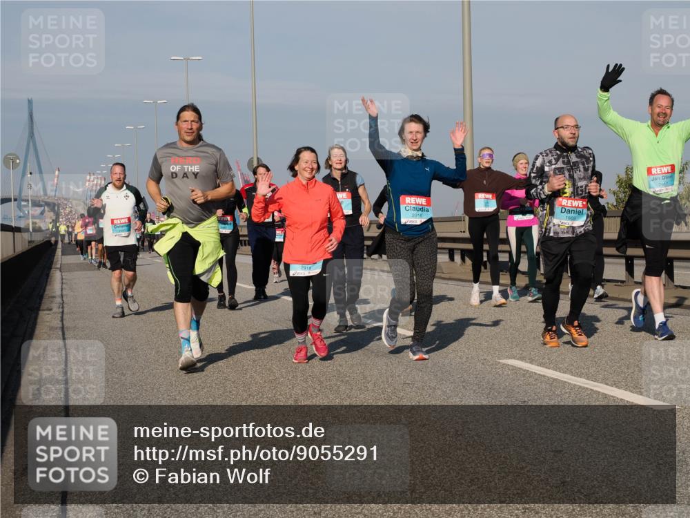 03.10.2025 - Köhlbrandbrückenlauf Fabian Wolf http://msf.ph/oto/9055291 03.10.2025 10:03:01 Position 3 2918, 2916, 1669, 2917 meine-sportfotos.de