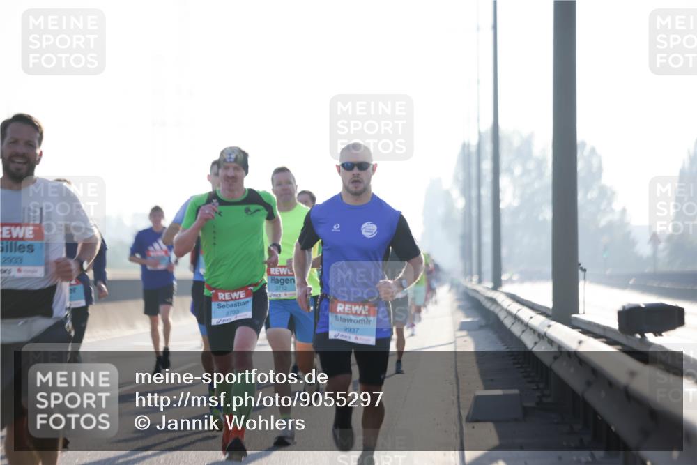 03.10.2025 - Köhlbrandbrückenlauf Jannik Wohlers http://msf.ph/oto/9055297 03.10.2025 09:12:48 Position 3 2933, 2703, 3712, 2937 meine-sportfotos.de