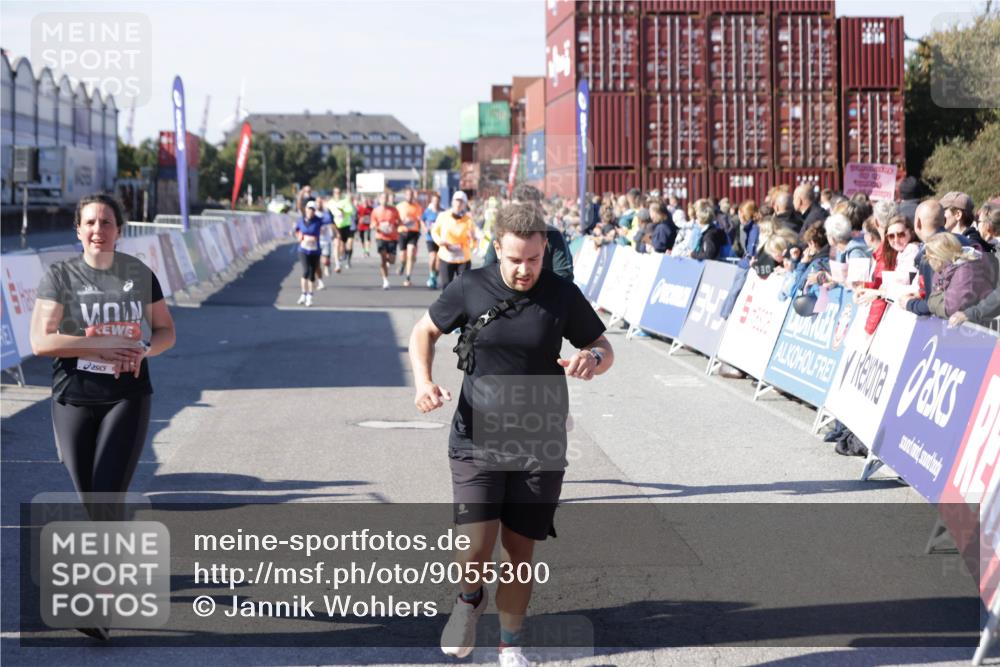 03.10.2025 - Köhlbrandbrückenlauf Jannik Wohlers http://msf.ph/oto/9055300 03.10.2025 13:10:18 Ziel 4147, 4343, 4364, 4479, 4573, 4683, 4730, 4822, 5029, 6587, 6813 meine-sportfotos.de