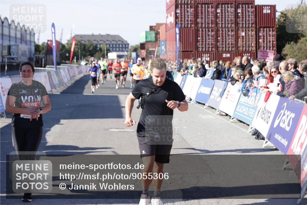 03.10.2025 - Köhlbrandbrückenlauf Jannik Wohlers http://msf.ph/oto/9055306 03.10.2025 13:10:18 Ziel 4147, 4343, 4364, 4479, 4573, 4683, 4730, 4822, 5029, 6587, 6813 meine-sportfotos.de