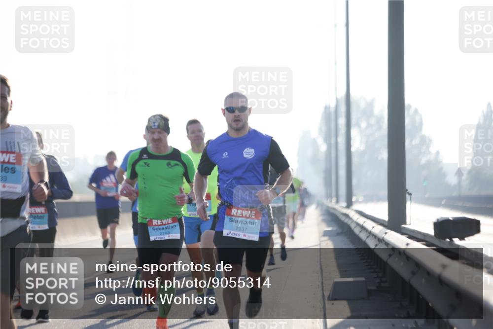 03.10.2025 - Köhlbrandbrückenlauf Jannik Wohlers http://msf.ph/oto/9055314 03.10.2025 09:12:48 Position 3 33, 2703, 2937 meine-sportfotos.de