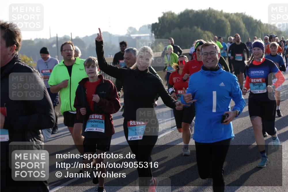 03.10.2025 - Köhlbrandbrückenlauf Jannik Wohlers http://msf.ph/oto/9055316 03.10.2025 09:20:33 Position 3 3635, 3783, 2970 meine-sportfotos.de