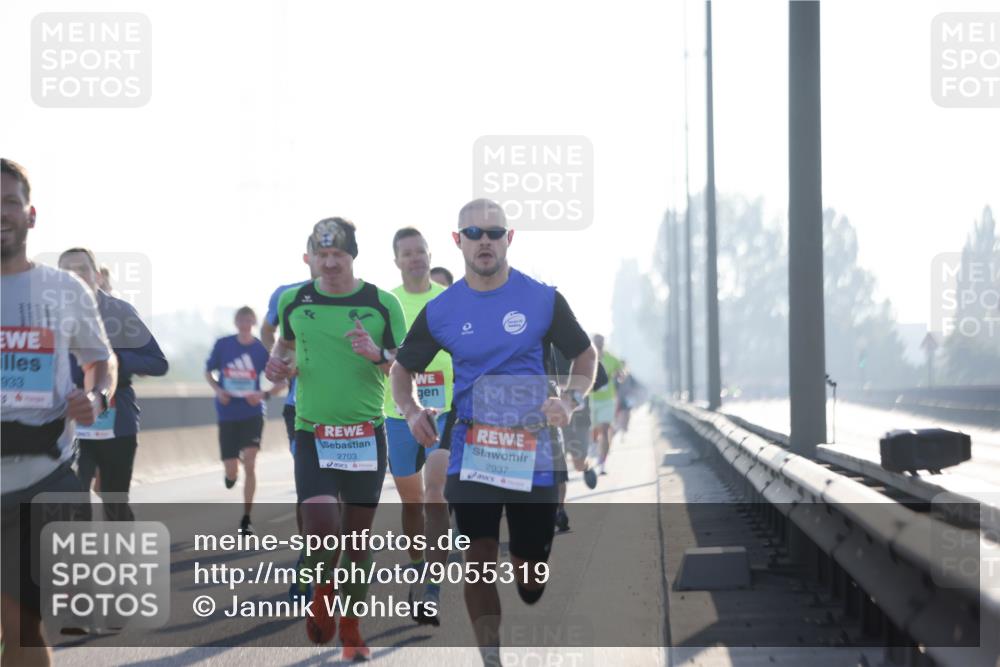 03.10.2025 - Köhlbrandbrückenlauf Jannik Wohlers http://msf.ph/oto/9055319 03.10.2025 09:12:48 Position 3 933, 2703, 2937 meine-sportfotos.de