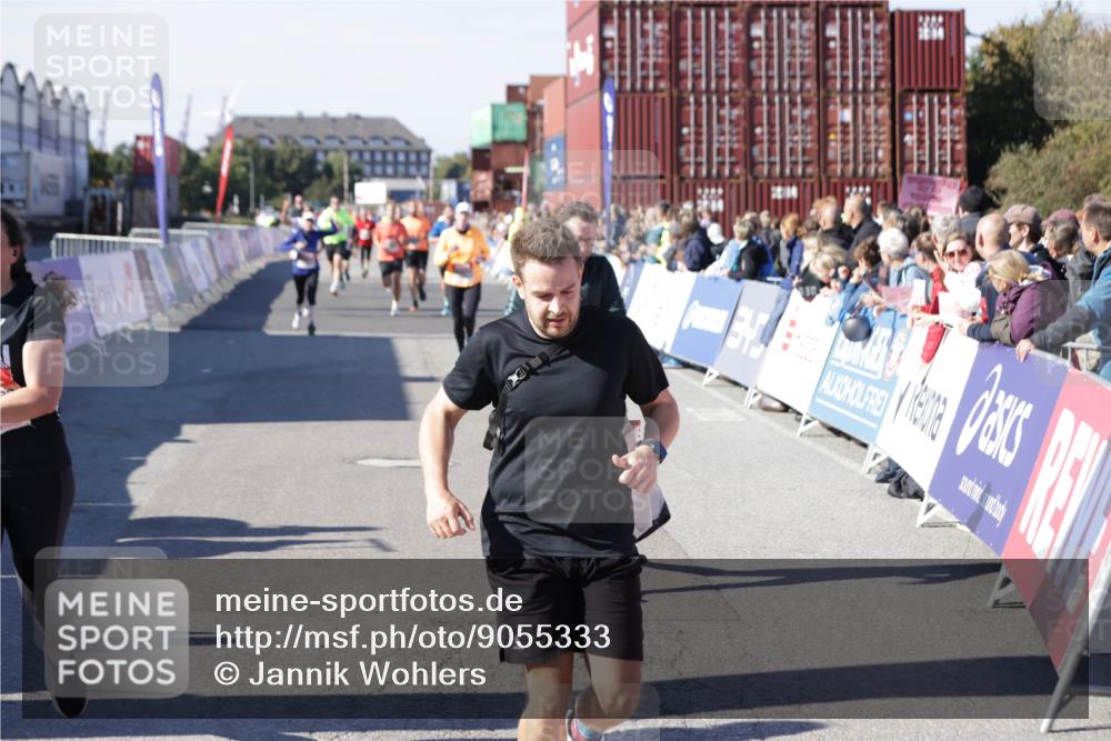 03.10.2025 - Köhlbrandbrückenlauf Jannik Wohlers http://msf.ph/oto/9055333 03.10.2025 13:10:19 Ziel 4147, 4343, 4364, 4479, 4683, 4710, 4774, 4822, 5029, 6587, 6813 meine-sportfotos.de