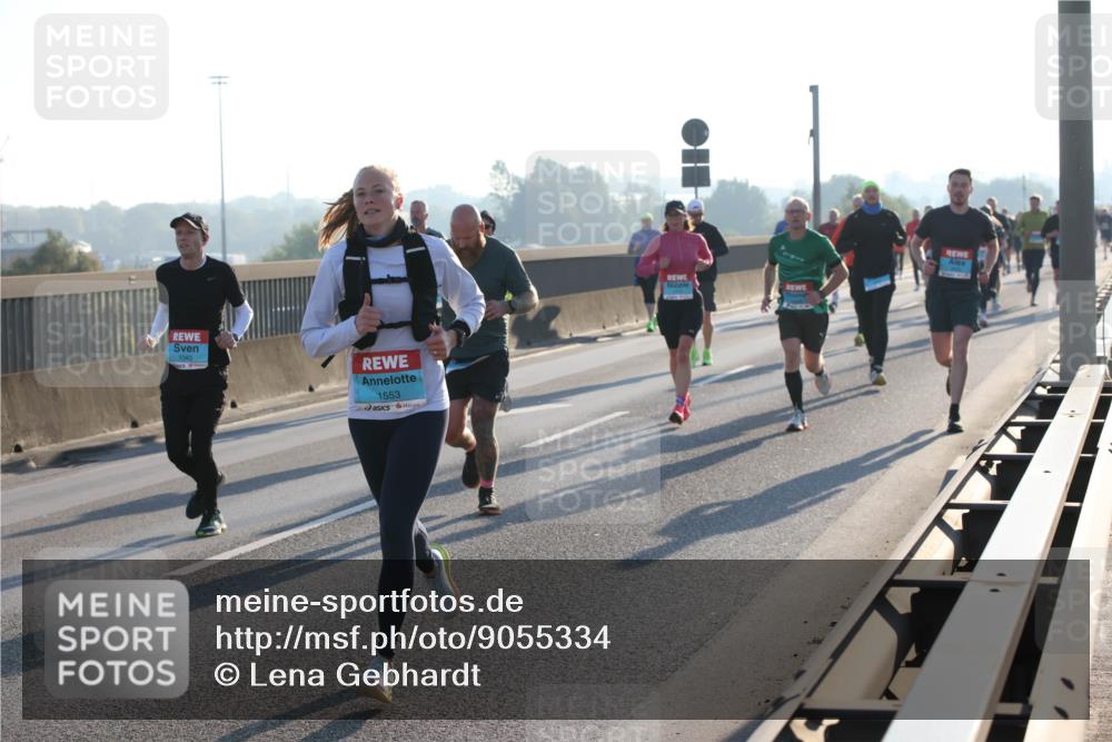 03.10.2025 - Köhlbrandbrückenlauf Lena Gebhardt http://msf.ph/oto/9055334 03.10.2025 09:16:54 Position 1 1043, 1553 meine-sportfotos.de