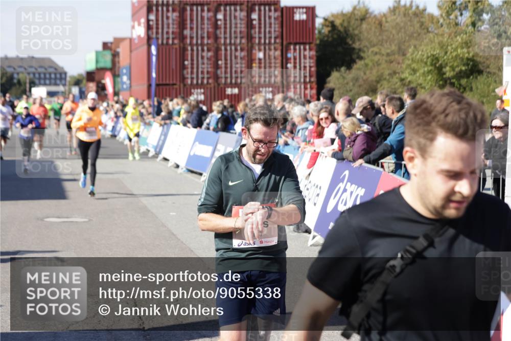 03.10.2025 - Köhlbrandbrückenlauf Jannik Wohlers http://msf.ph/oto/9055338 03.10.2025 13:10:20 Ziel 4147, 4343, 4364, 4479, 4683, 4710, 4711, 4774, 4822, 5029, 6587, 6781, 6813 meine-sportfotos.de