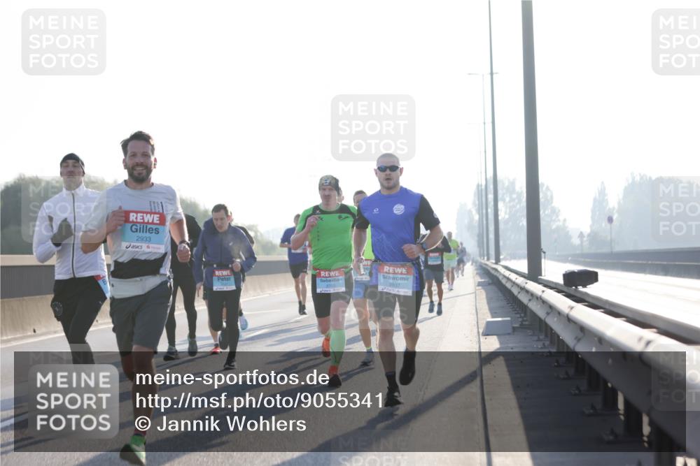 03.10.2025 - Köhlbrandbrückenlauf Jannik Wohlers http://msf.ph/oto/9055341 03.10.2025 09:12:49 Position 3 2933, 2703, 2937 meine-sportfotos.de