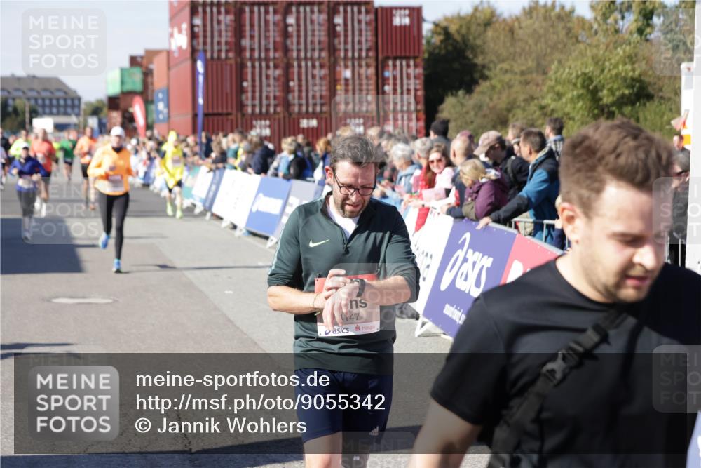 03.10.2025 - Köhlbrandbrückenlauf Jannik Wohlers http://msf.ph/oto/9055342 03.10.2025 13:10:21 Ziel 4147, 4343, 4364, 4479, 4683, 4710, 4711, 4774, 4822, 5029, 6587, 6781, 6782 meine-sportfotos.de