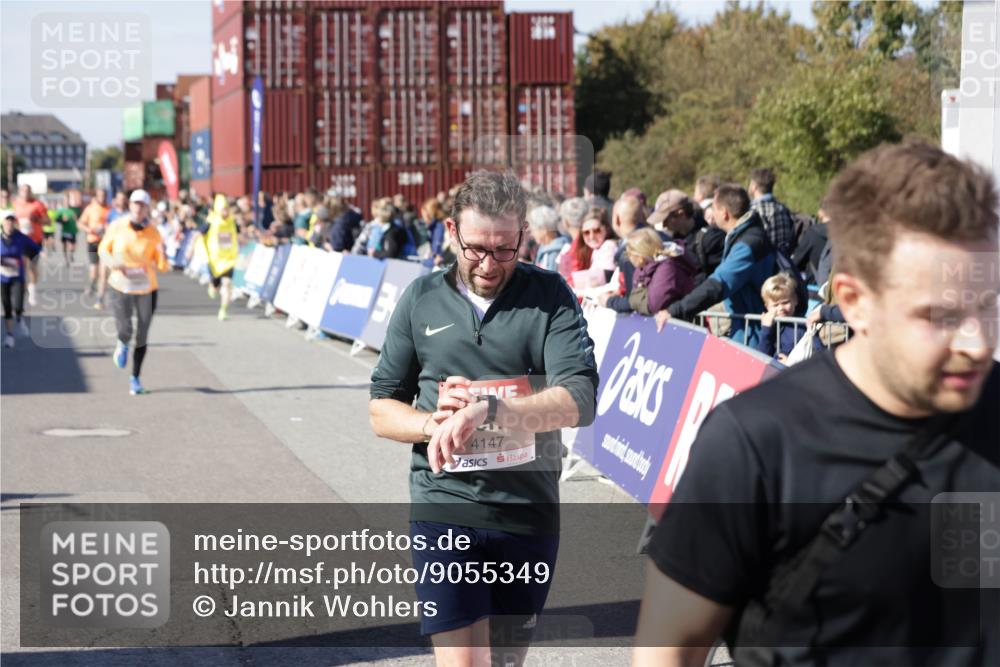 03.10.2025 - Köhlbrandbrückenlauf Jannik Wohlers http://msf.ph/oto/9055349 03.10.2025 13:10:21 Ziel 4147, 4343, 4364, 4479, 4683, 4710, 4711, 4774, 4822, 5029, 6587, 6781, 6782 meine-sportfotos.de
