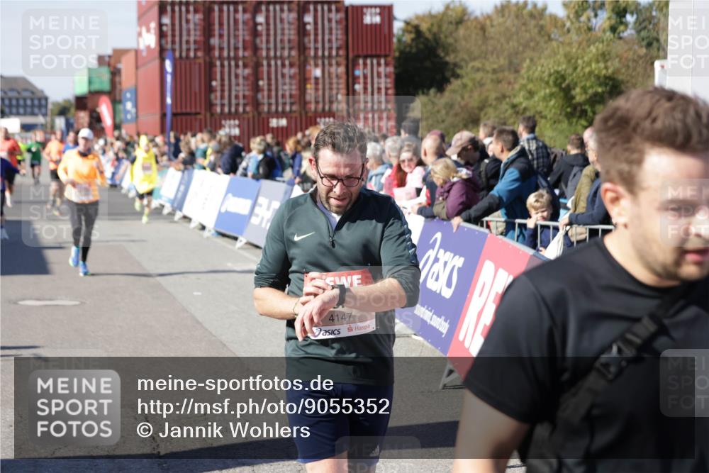 03.10.2025 - Köhlbrandbrückenlauf Jannik Wohlers http://msf.ph/oto/9055352 03.10.2025 13:10:21 Ziel 4147, 4343, 4364, 4479, 4683, 4710, 4711, 4774, 4822, 5029, 6587, 6781, 6782 meine-sportfotos.de
