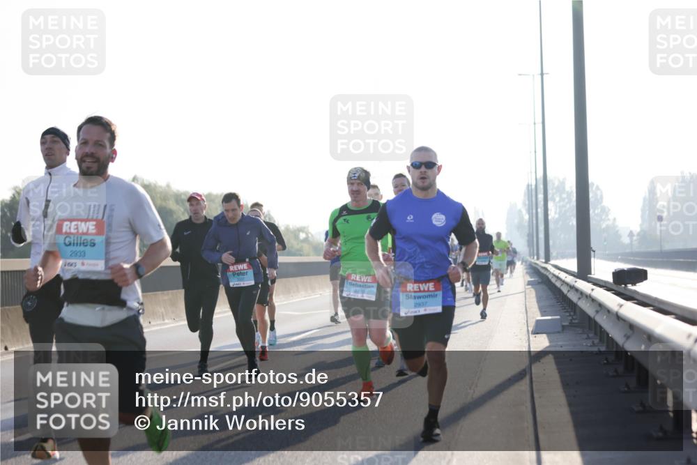 03.10.2025 - Köhlbrandbrückenlauf Jannik Wohlers http://msf.ph/oto/9055357 03.10.2025 09:12:49 Position 3 2933, 2703, 2937 meine-sportfotos.de
