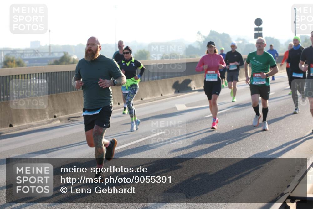 03.10.2025 - Köhlbrandbrückenlauf Lena Gebhardt http://msf.ph/oto/9055391 03.10.2025 09:16:56 Position 1  meine-sportfotos.de