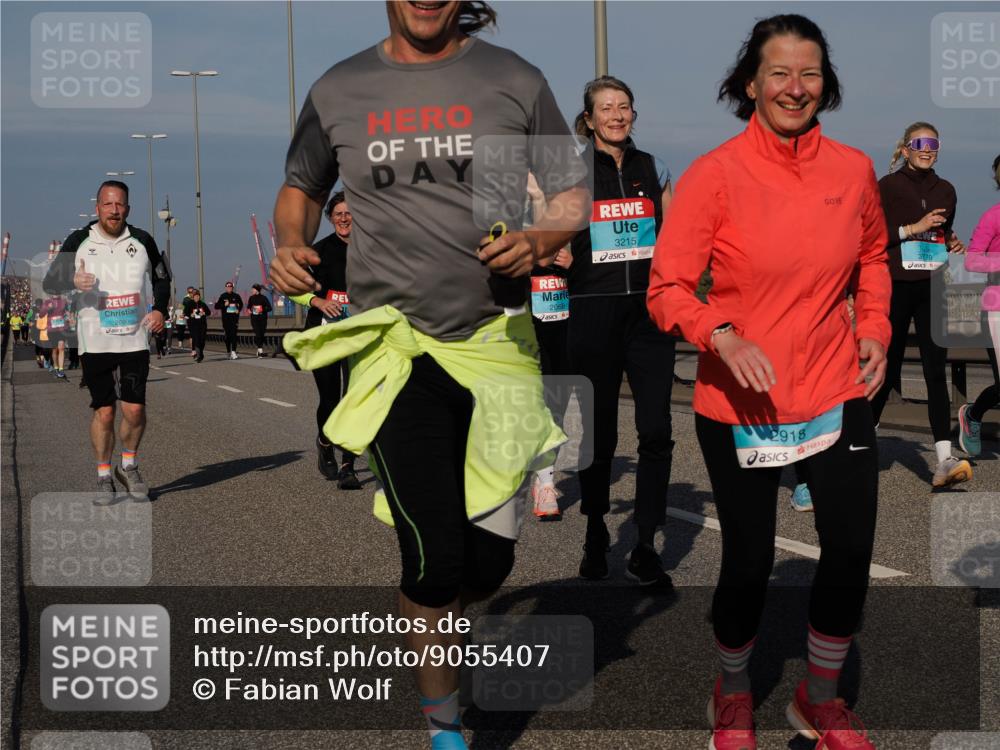 03.10.2025 - Köhlbrandbrückenlauf Fabian Wolf http://msf.ph/oto/9055407 03.10.2025 10:03:03 Position 3 2690, 2068, 3215, 2918, 3770 meine-sportfotos.de