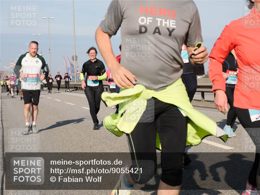 03.10.2025 - Köhlbrandbrückenlauf Fabian Wolf http://msf.ph/oto/9055421 03.10.2025 10:03:04 Position 3 2690, 1698 meine-sportfotos.de