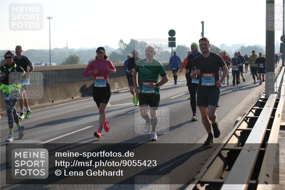 03.10.2025 - Köhlbrandbrückenlauf Lena Gebhardt http://msf.ph/oto/9055423 03.10.2025 09:16:56 Position 1 1123, 3658, 3659 meine-sportfotos.de