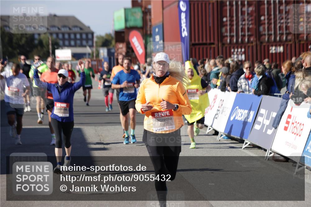 03.10.2025 - Köhlbrandbrückenlauf Jannik Wohlers http://msf.ph/oto/9055432 03.10.2025 13:10:22 Ziel 4147, 4343, 4364, 4479, 4683, 4710, 4711, 4774, 4822, 5029, 6294, 6587, 6781, 6782 meine-sportfotos.de