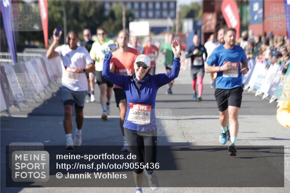 03.10.2025 - Köhlbrandbrückenlauf Jannik Wohlers http://msf.ph/oto/9055436 03.10.2025 13:10:23 Ziel 4147, 4343, 4364, 4479, 4683, 4710, 4711, 4774, 4822, 5029, 6294, 6587, 6781, 6782 meine-sportfotos.de