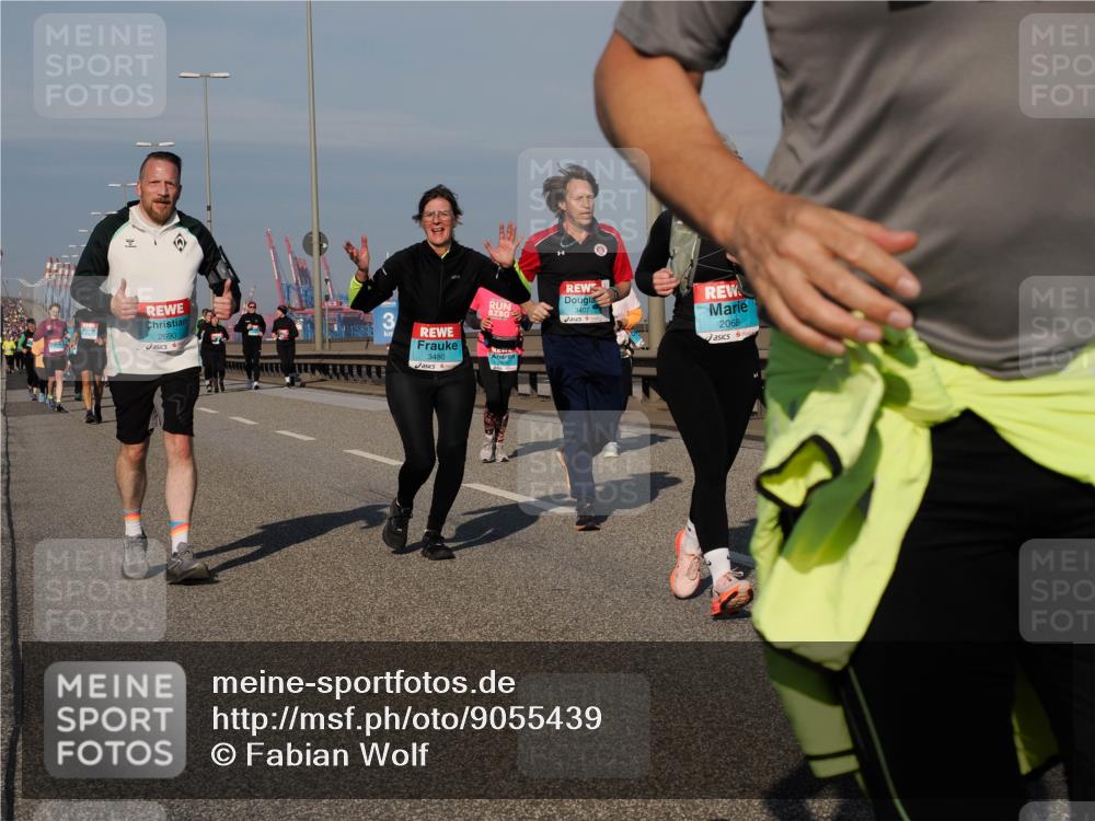 03.10.2025 - Köhlbrandbrückenlauf Fabian Wolf http://msf.ph/oto/9055439 03.10.2025 10:03:04 Position 3 2690, 3480, 3407, 2068 meine-sportfotos.de