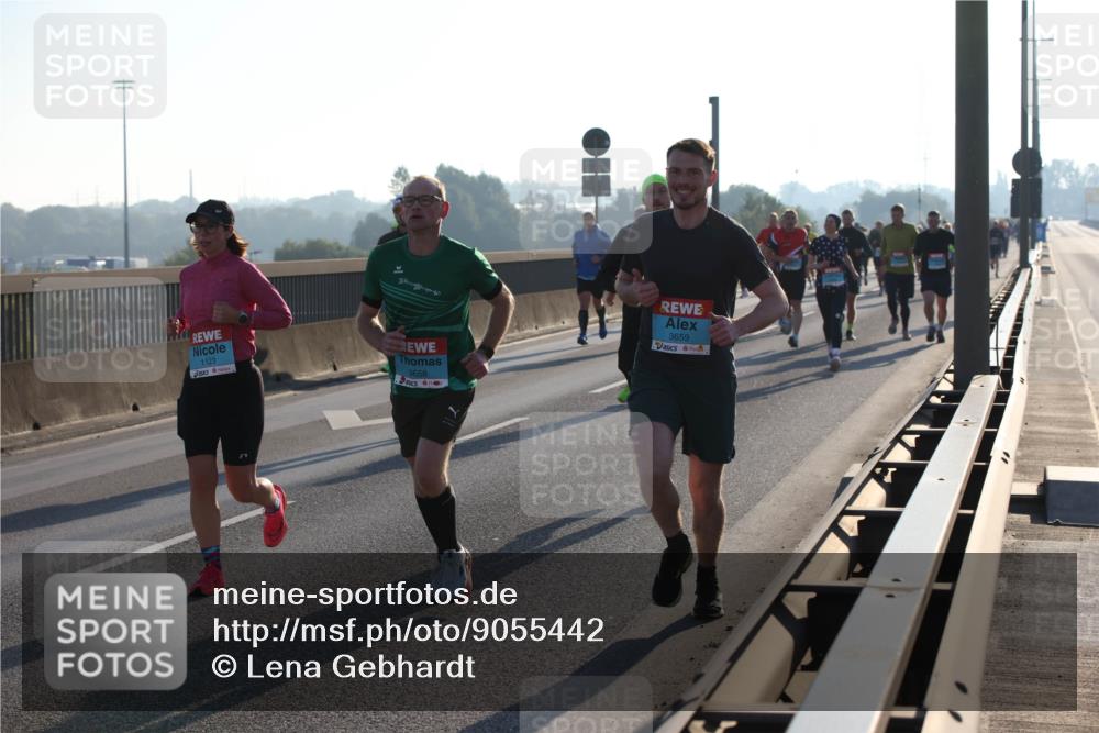 03.10.2025 - Köhlbrandbrückenlauf Lena Gebhardt http://msf.ph/oto/9055442 03.10.2025 09:16:57 Position 1 1123, 3658, 3659 meine-sportfotos.de