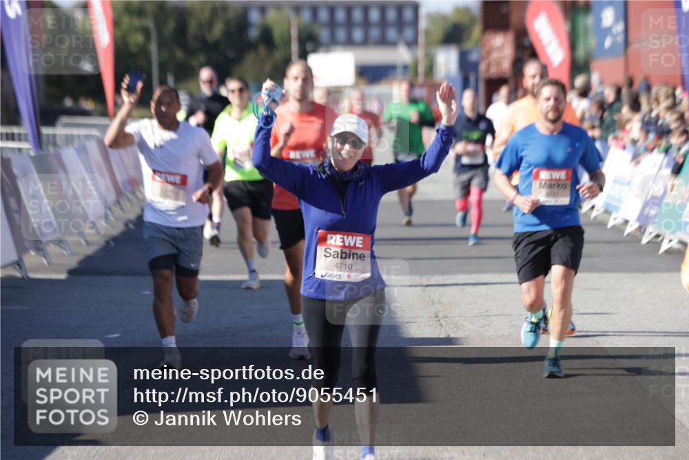 03.10.2025 - Köhlbrandbrückenlauf Jannik Wohlers http://msf.ph/oto/9055451 03.10.2025 13:10:23 Ziel 4147, 4343, 4364, 4479, 4683, 4710, 4711, 4774, 4822, 5029, 6294, 6587, 6781, 6782 meine-sportfotos.de