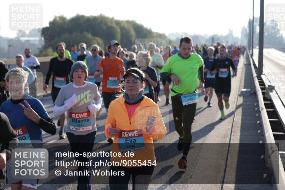 03.10.2025 - Köhlbrandbrückenlauf Jannik Wohlers http://msf.ph/oto/9055454 03.10.2025 09:20:35 Position 3 26, 2841, 1994, 3109 meine-sportfotos.de