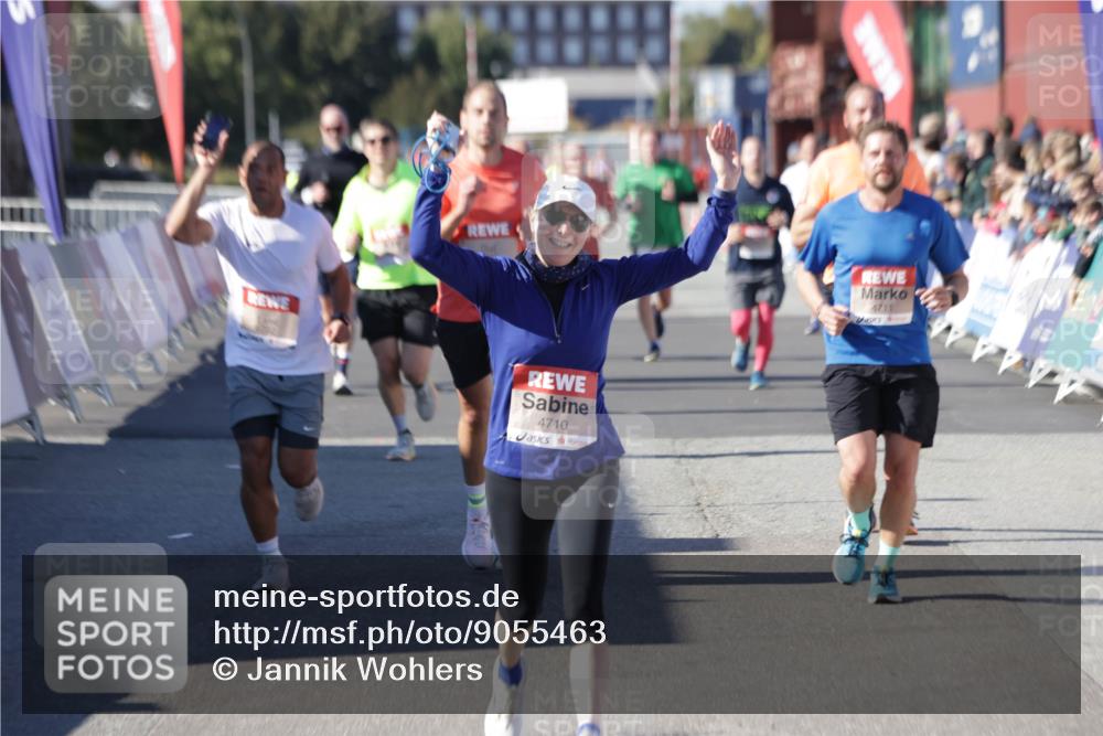 03.10.2025 - Köhlbrandbrückenlauf Jannik Wohlers http://msf.ph/oto/9055463 03.10.2025 13:10:23 Ziel 4147, 4343, 4364, 4479, 4683, 4710, 4711, 4774, 4822, 5029, 6294, 6587, 6781, 6782 meine-sportfotos.de