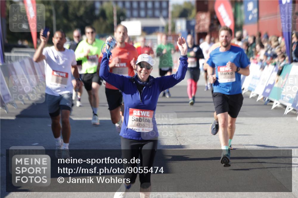 03.10.2025 - Köhlbrandbrückenlauf Jannik Wohlers http://msf.ph/oto/9055474 03.10.2025 13:10:24 Ziel 4147, 4364, 4429, 4479, 4683, 4710, 4711, 4774, 4822, 5029, 6294, 6587, 6781, 6782 meine-sportfotos.de