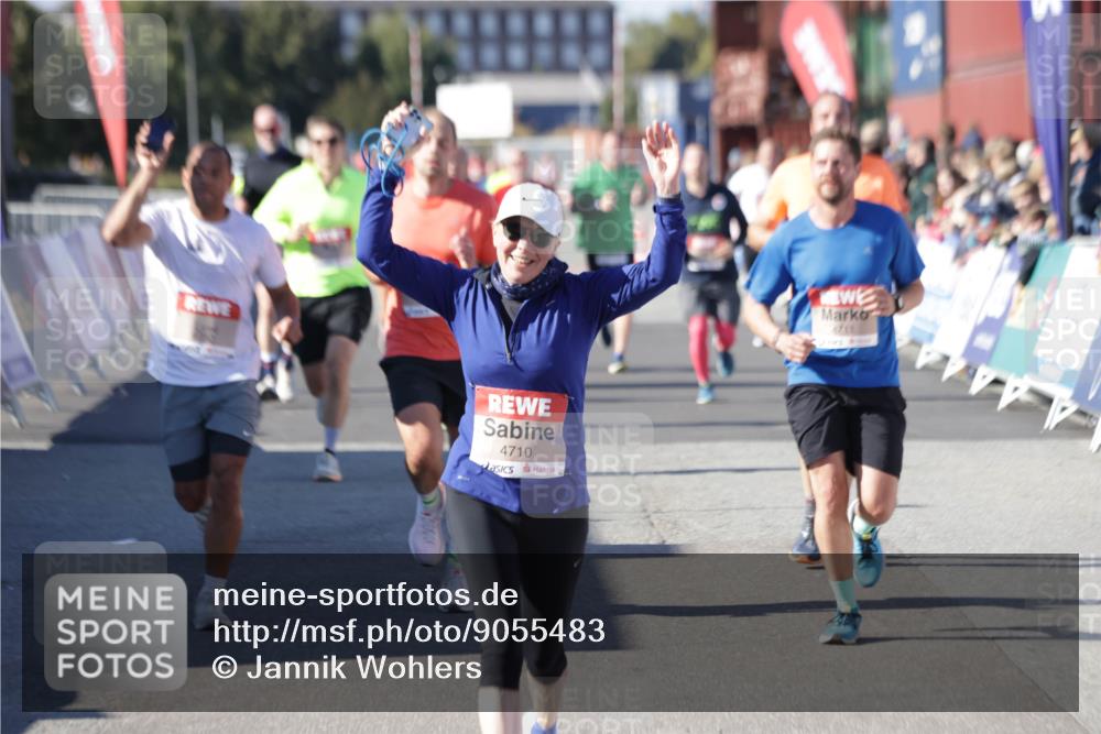 03.10.2025 - Köhlbrandbrückenlauf Jannik Wohlers http://msf.ph/oto/9055483 03.10.2025 13:10:24 Ziel 4147, 4364, 4429, 4479, 4683, 4710, 4711, 4774, 4822, 5029, 6294, 6587, 6781, 6782 meine-sportfotos.de