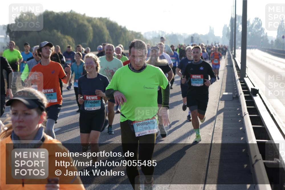 03.10.2025 - Köhlbrandbrückenlauf Jannik Wohlers http://msf.ph/oto/9055485 03.10.2025 09:20:36 Position 3 14, 3213, 6, 3109, 1525 meine-sportfotos.de