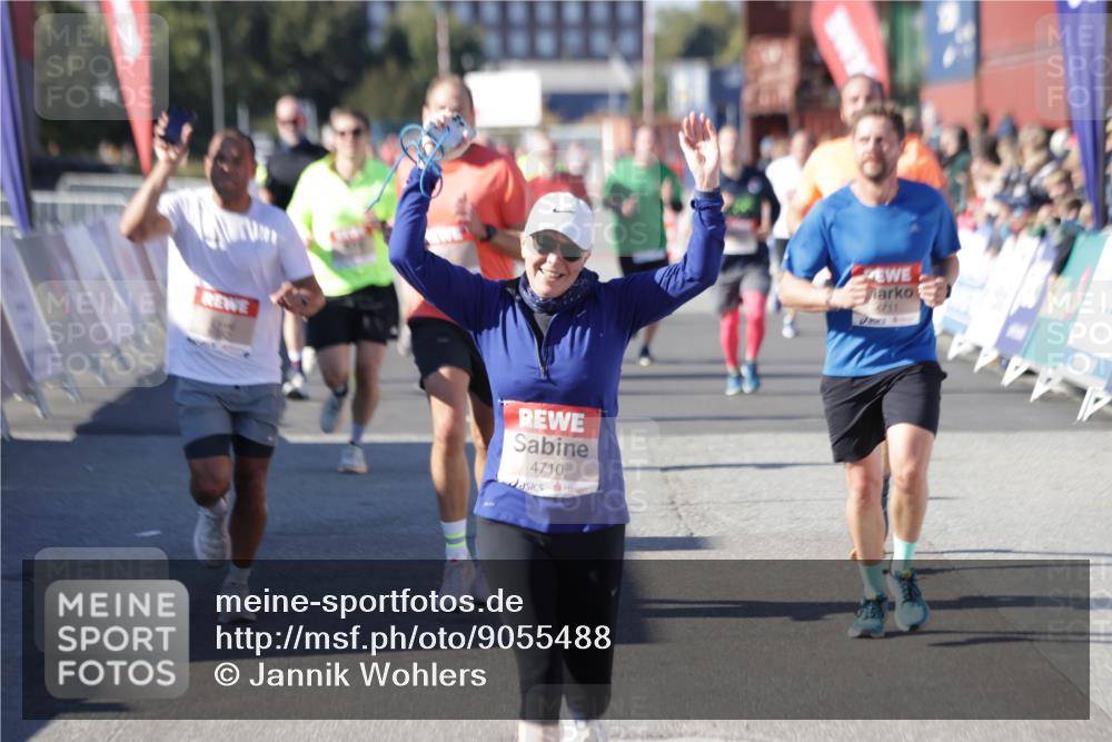 03.10.2025 - Köhlbrandbrückenlauf Jannik Wohlers http://msf.ph/oto/9055488 03.10.2025 13:10:24 Ziel 4147, 4364, 4429, 4479, 4683, 4710, 4711, 4774, 4822, 5029, 6294, 6587, 6781, 6782 meine-sportfotos.de