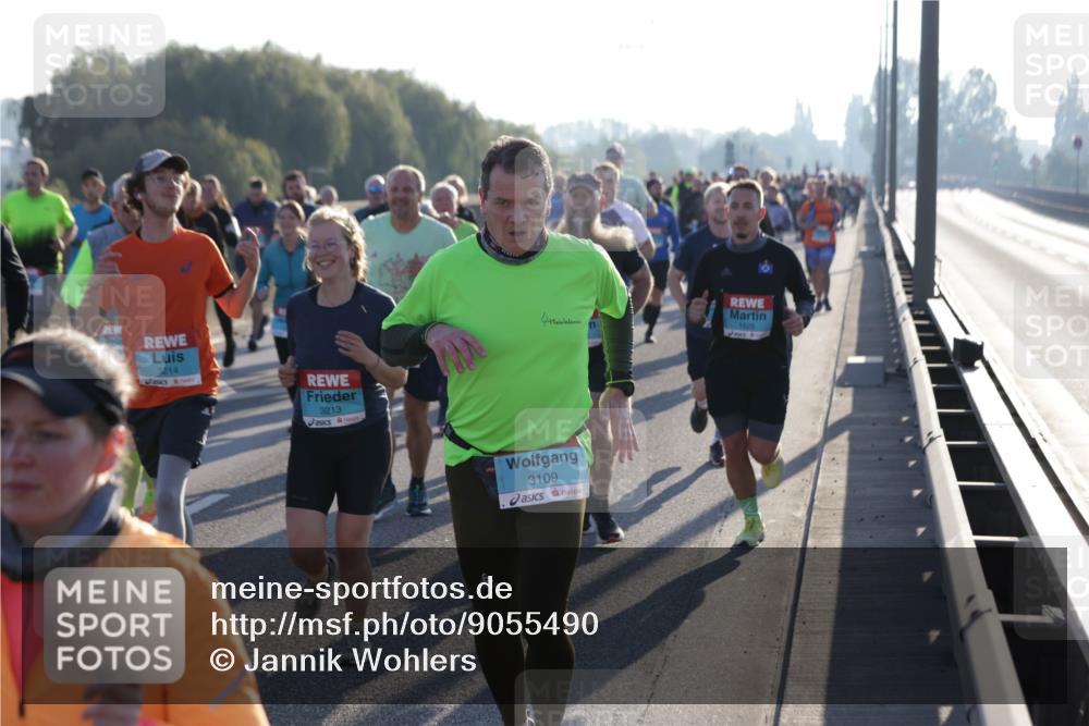 03.10.2025 - Köhlbrandbrückenlauf Jannik Wohlers http://msf.ph/oto/9055490 03.10.2025 09:20:36 Position 3 3214, 3213, 3109, 1525 meine-sportfotos.de