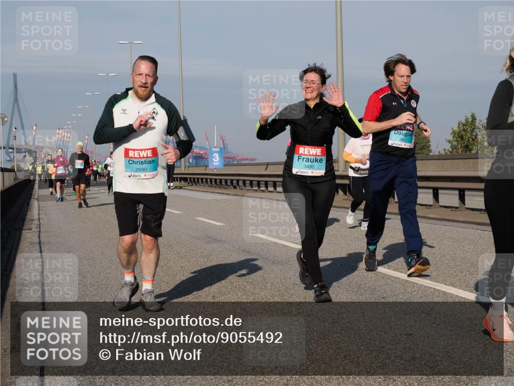 03.10.2025 - Köhlbrandbrückenlauf Fabian Wolf http://msf.ph/oto/9055492 03.10.2025 10:03:05 Position 3 2690, 3480, 3407 meine-sportfotos.de