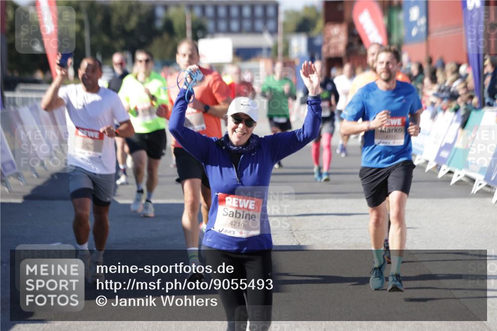 03.10.2025 - Köhlbrandbrückenlauf Jannik Wohlers http://msf.ph/oto/9055493 03.10.2025 13:10:24 Ziel 4147, 4364, 4429, 4479, 4683, 4710, 4711, 4774, 4822, 5029, 6294, 6587, 6781, 6782 meine-sportfotos.de