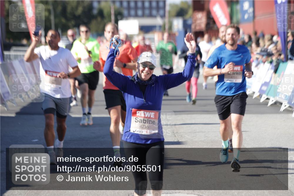 03.10.2025 - Köhlbrandbrückenlauf Jannik Wohlers http://msf.ph/oto/9055501 03.10.2025 13:10:24 Ziel 4147, 4364, 4429, 4479, 4683, 4710, 4711, 4774, 4822, 5029, 6294, 6587, 6781, 6782 meine-sportfotos.de