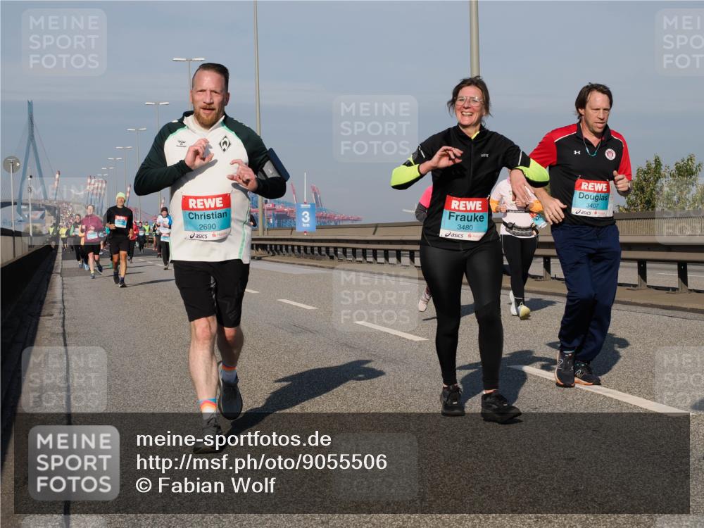 03.10.2025 - Köhlbrandbrückenlauf Fabian Wolf http://msf.ph/oto/9055506 03.10.2025 10:03:05 Position 3 2690, 3480, 3407 meine-sportfotos.de