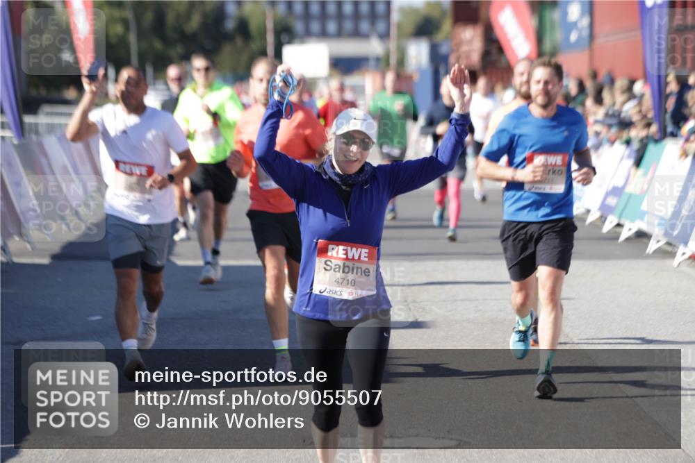 03.10.2025 - Köhlbrandbrückenlauf Jannik Wohlers http://msf.ph/oto/9055507 03.10.2025 13:10:24 Ziel 4147, 4364, 4429, 4479, 4683, 4710, 4711, 4774, 4822, 5029, 6294, 6587, 6781, 6782 meine-sportfotos.de