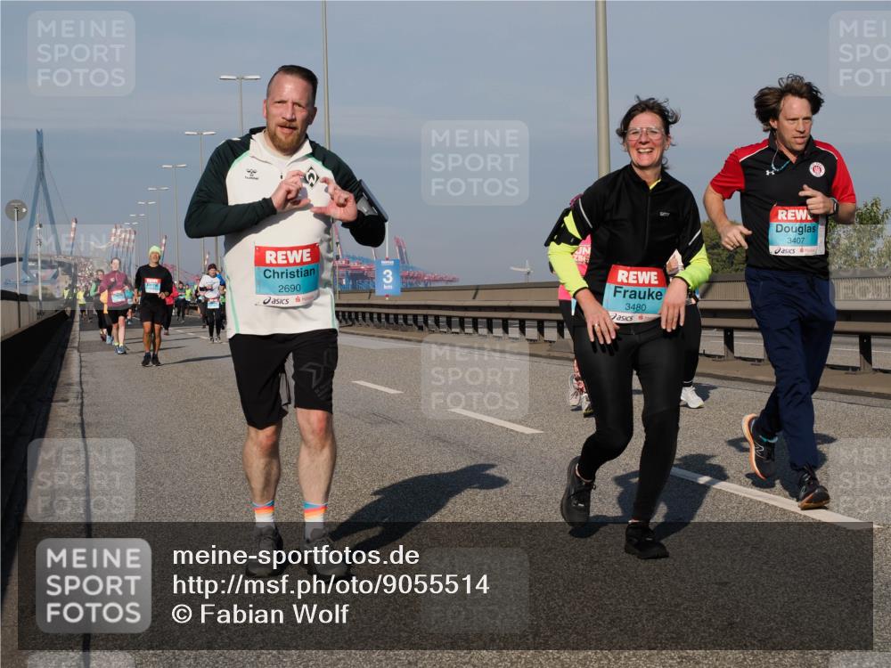 03.10.2025 - Köhlbrandbrückenlauf Fabian Wolf http://msf.ph/oto/9055514 03.10.2025 10:03:05 Position 3 2690, 3480, 3407 meine-sportfotos.de