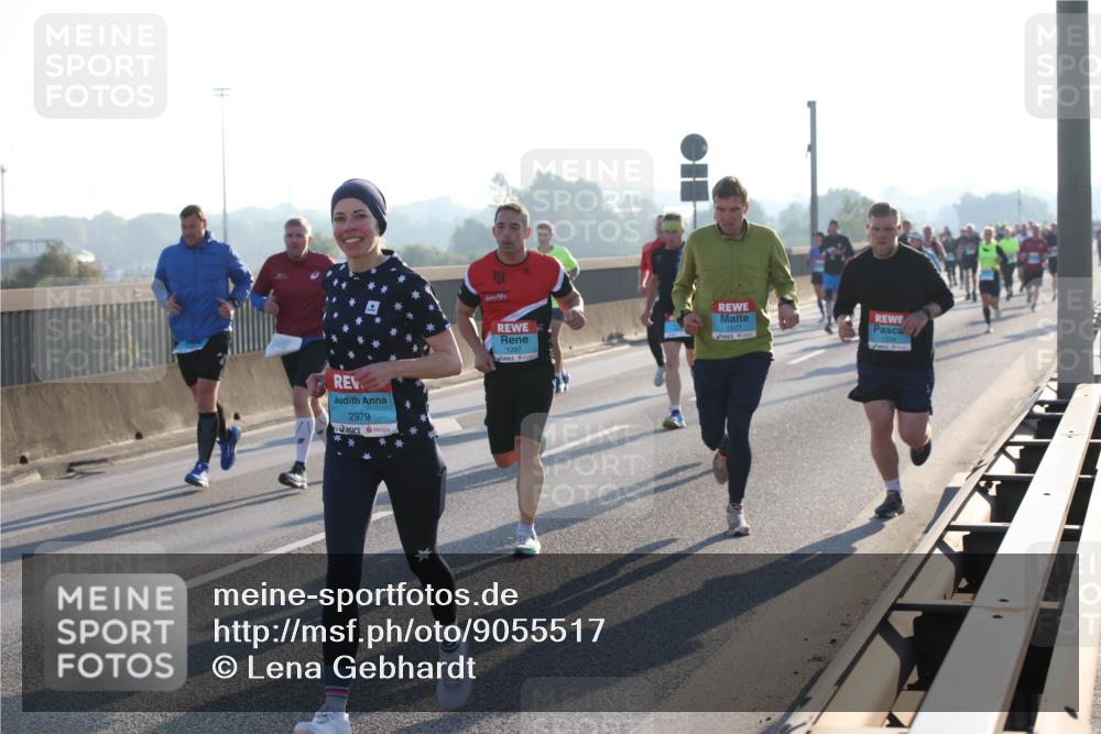 03.10.2025 - Köhlbrandbrückenlauf Lena Gebhardt http://msf.ph/oto/9055517 03.10.2025 09:17:02 Position 1 2979, 1297, 1517 meine-sportfotos.de