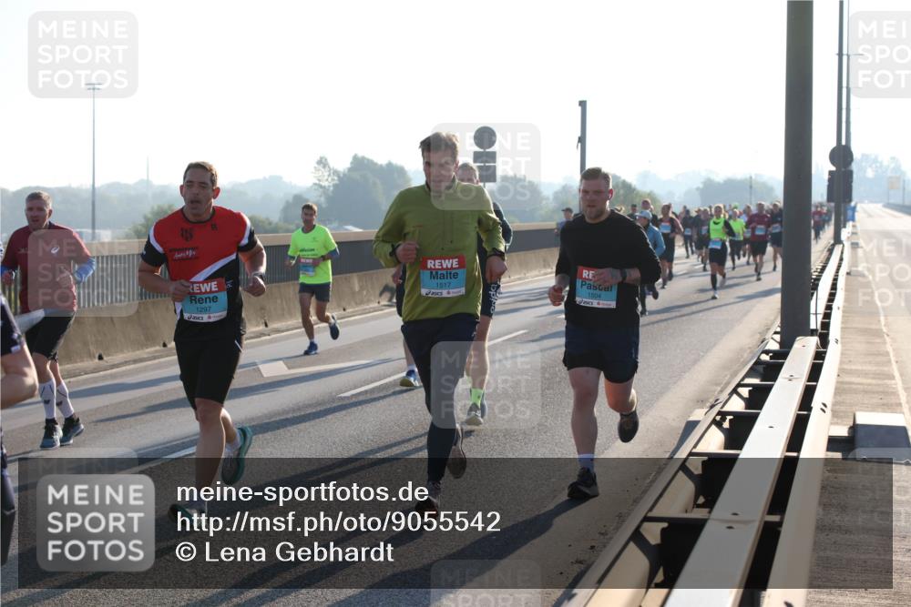 03.10.2025 - Köhlbrandbrückenlauf Lena Gebhardt http://msf.ph/oto/9055542 03.10.2025 09:17:03 Position 1 1297, 1517, 1504 meine-sportfotos.de